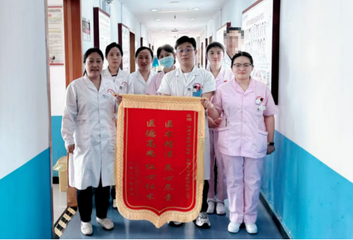 从全身黄染到锦旗致谢：济南中医肝病医院中西医结合救治重症肝炎患者张女士纪实