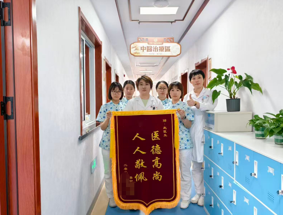 红锦送医，医患温情暖心间！济南中医肝病医院中医调护助肝病患者重获健康